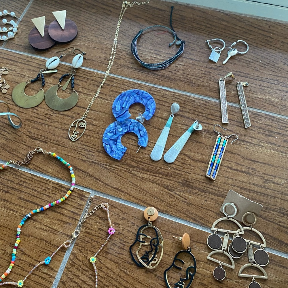 Jewelry - Picture 2 of 6